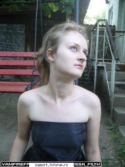 mmm...sa puteti zice lilith, am 13 ani( mai am ceva luni sa folosesc scuza asta, dupa aia tre sa am