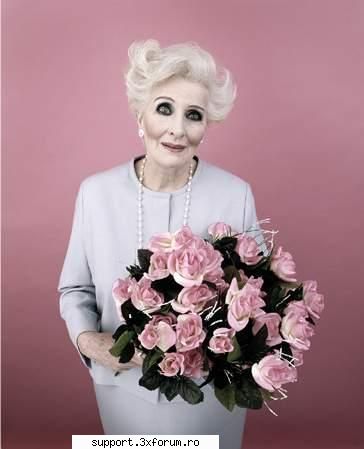 un buchet de flori pentru ! bafta si la mai mare !